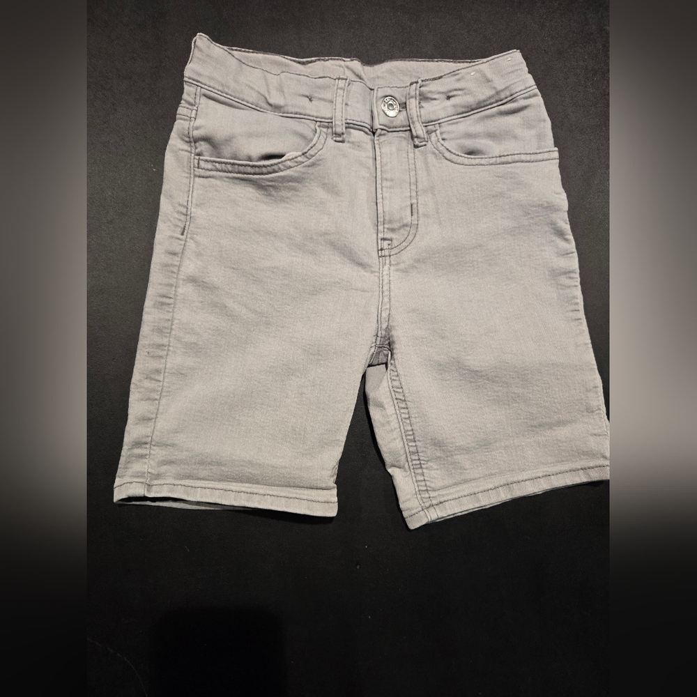 Boys light gray jean shorts size 8